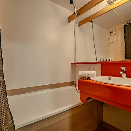 Direct Access W Living Space *